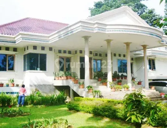 Villa Strategis, Hadap Utara Dan Menarik Cisarua, Bogor, Jawa Barat 1