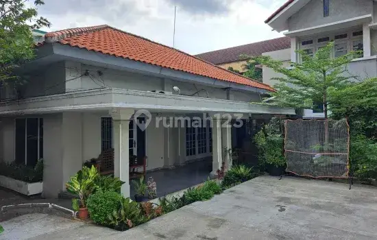 Umah Besar Dipinggir Jalan Salemba 1 Jakarta Pusat 1