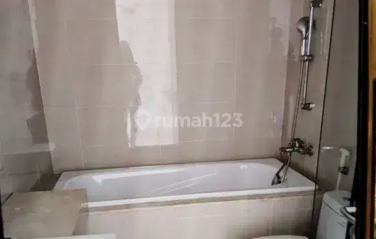 Townhouse Baru Belum Pernah Ditempati di Puri Mansion Jakarta Barat 2