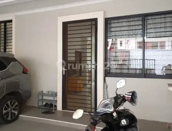 Rumah Interior Semi Furnished di Perumahan Green Ville Jakarta Barat 1