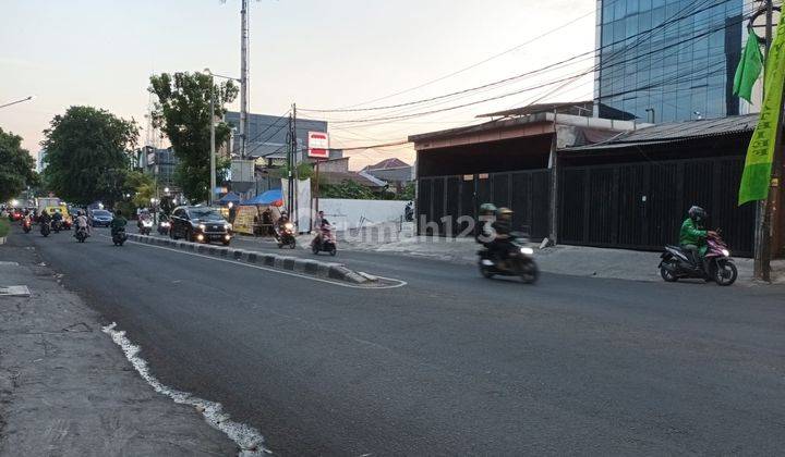 Kebayoran Lama, Dekat Kebon Jeruk tanah Abang, Dijual Gedung Kantor Luas 361 M2 2