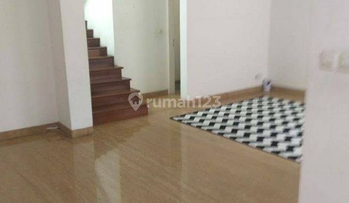 Rumah Bagus 3 Lantai di Kemang Jakarta Selatan 2