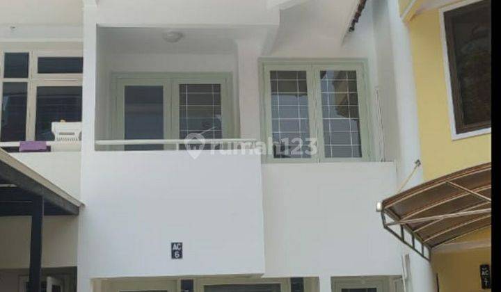 Townhouse di Pantai Mutiara Pluit Jakarta Utara 1