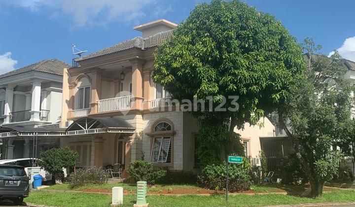 House in Serenade Lake Gading Serpong, area 250m².
