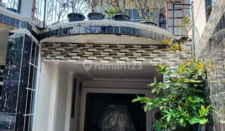 Rumah Seperti Villa Lokasi Strategis di Jagakarsa Jakarta Selatan  1