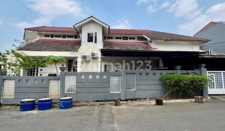 2-Story House 714M Area in Kemang, South Jakarta