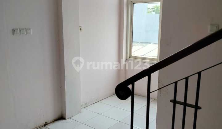3-Story Shop House in a Strategic Location, Tebet, South Jakarta 2