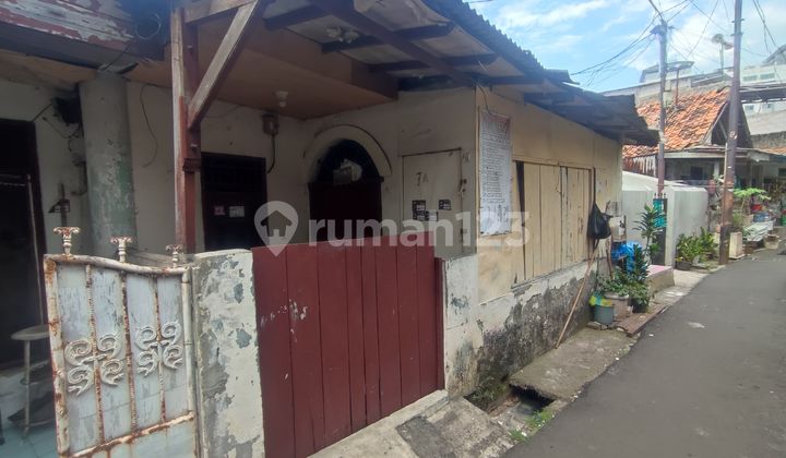 Rumah Tua di Ks Tubun Slipi Cocok untuk Kost2an atau Kontrakan