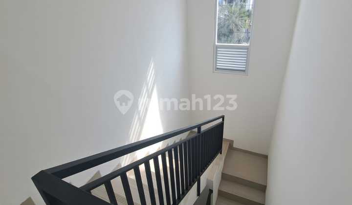 2-Story House 105M Wide in Cinere Park View 2