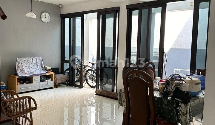 Rumah 2,5 Lantai di Kebayoran Baru