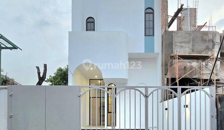 Rumah Siap Huni di Little Santorini Meruya Utara 1