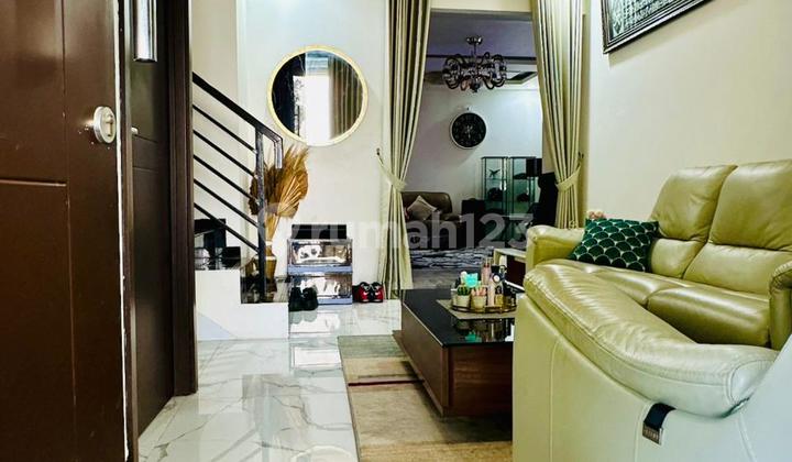 Rumah Furnished 2,5 Lantai Jakarta Garden City 2