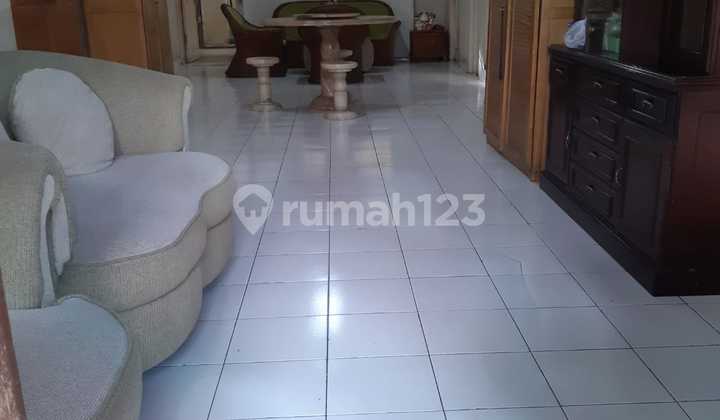 Dijual Rumah Luas 200M Griya Loka Bsd bisa untuk Kost 2