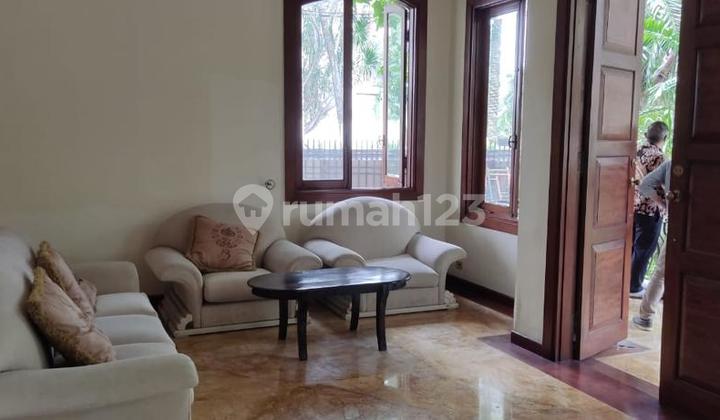 House in Patra Kuningan Minister's Complex, 650m² 2