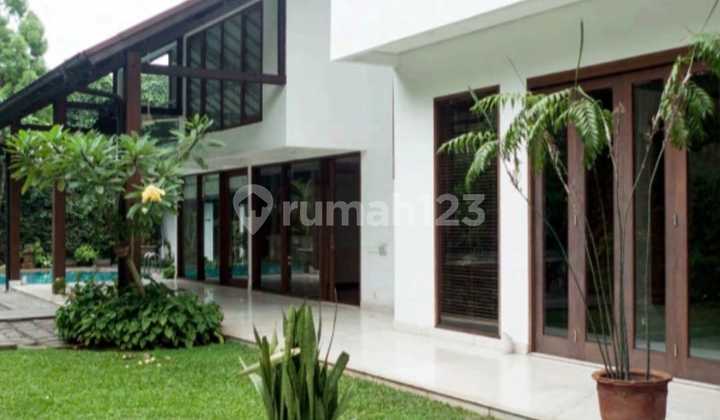 Rumah Bagus dan Asri Ada Swimming Pool di Kemang Jakarta Selatan Rumah Bagus dan Asri Ada Swimming Pool di Kemang Jakarta Selatan