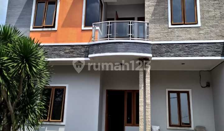 Rumah Luas 84M 2 Lantai di Bintaro Crown Residence Ciputat Tangerang Selatan Rumah Luas 84M 2 Lantai di Bintaro Crown Residence Ciputat Tangerang Selatan
