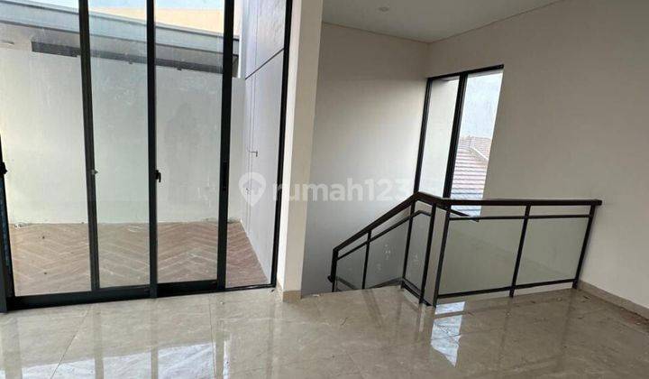 Rumah 3 Lantai Siap Huni Strategis Akses Pintu Tol  2