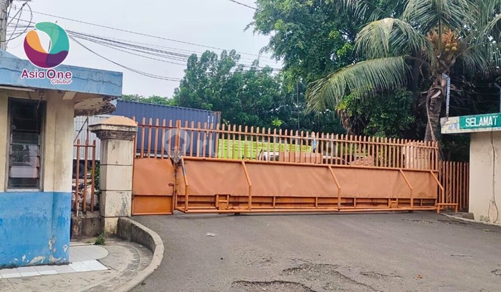 For Quick Sale: Strategic Land and Building, Ideal for Warehouses and Factories. For Quick Sale: Strategic Land and Building, Ideal for Warehouses and Factories.