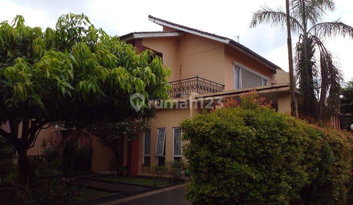 Rumah hook 2 lantai depan taman di legenda wisata cibubur 2