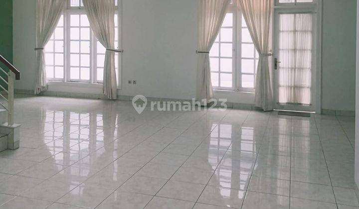 Rumah 2 Lantai Dijual/ Disewakan Lokasi Strategis  2