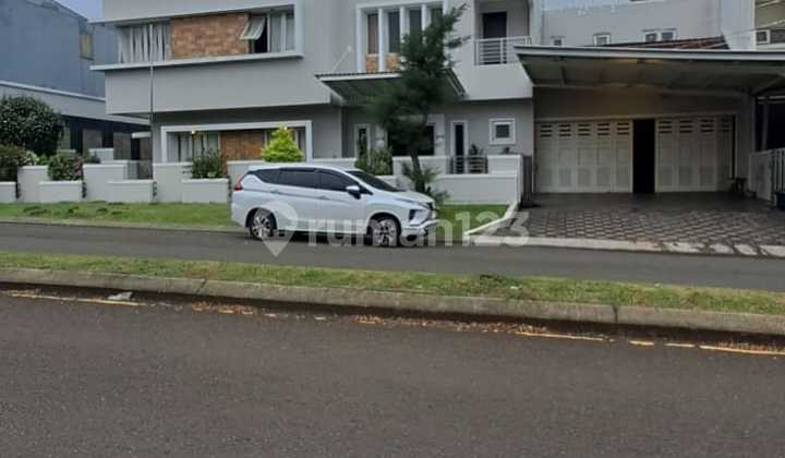 Rumah Mewah Lokasi Strategis Dekat Mall Living World