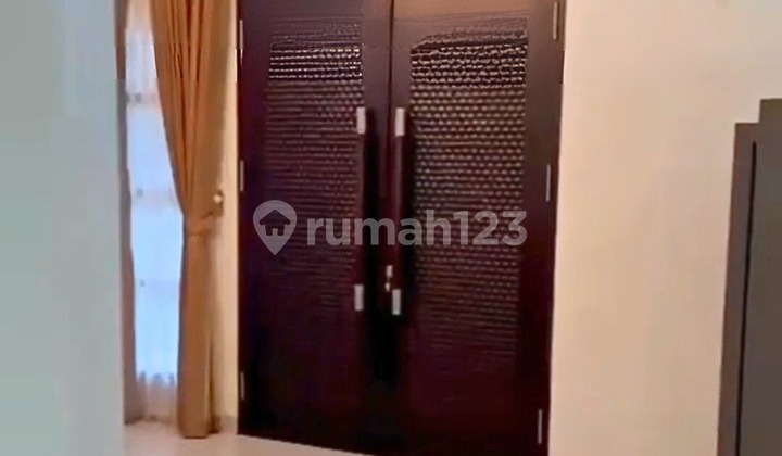 Rumah Hook Modern 2 Lantai Dekat Mall Ciputra  2