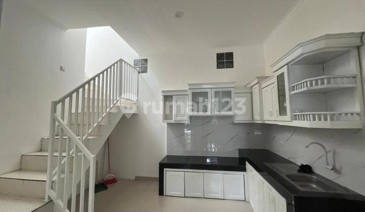 Rumah Minimalis Satu Setengah Lantai Akses Pintu Tol Kota Wisata