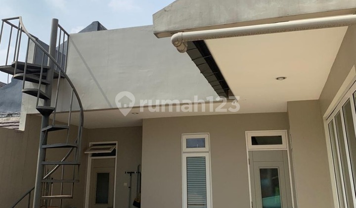 Rumah 2 Lantai Modern Siap Huni Dekat Mall Citra Grand 2