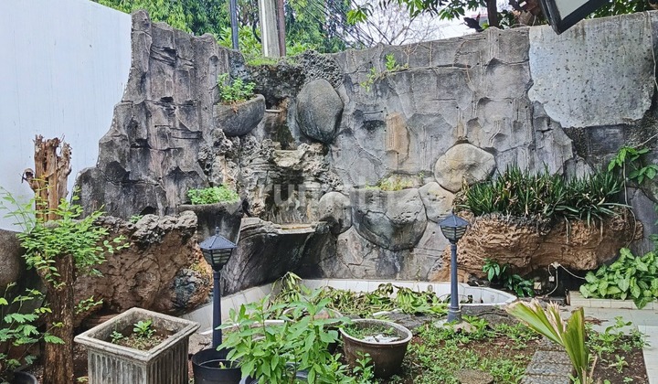 Rumah Hook 2 Lantai Strategis Siap Huni Dekat Stasiun LRT 2