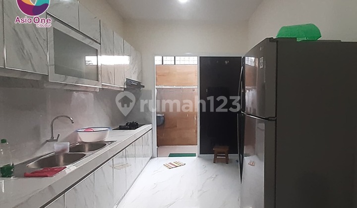 Neat and Ready-to-Occupy House Near School in Legenda Wisata 2