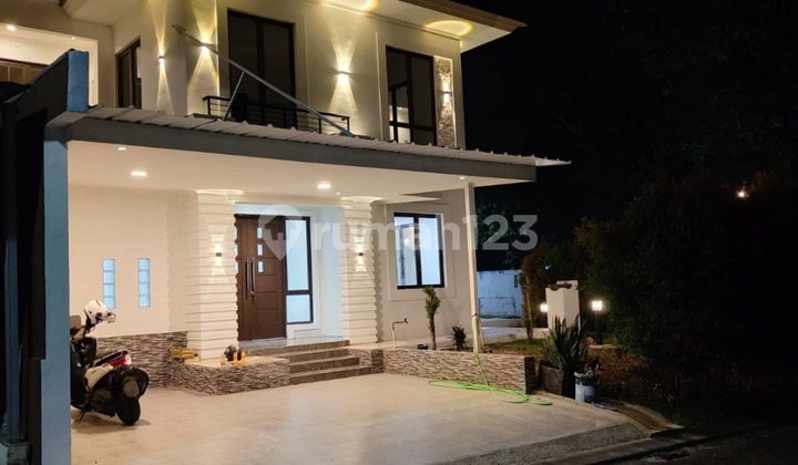 Rumah Hoek 2 Lantai Siap Huni Dekat Pintu Tol Kota Wisata