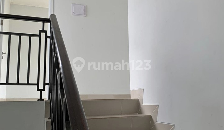 Rumah 2 Lantai Strategis Dekat Mall Di Cibubur Country 2