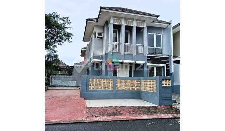 Rumah 2 Lantai Posisi Hook Badan di Kota Wisata Rumah 2 Lantai Posisi Hook Badan di Kota Wisata