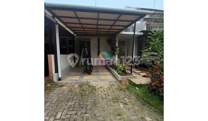 Neat Single-Story Minimalist House Near Citra Grand Toll Gate Neat Single-Story Minimalist House Near Citra Grand Toll Gate