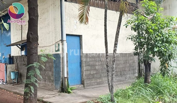 For Quick Sale: Strategic Land and Building, Ideal for Warehouses and Factories. For Quick Sale: Strategic Land and Building, Ideal for Warehouses and Factories.