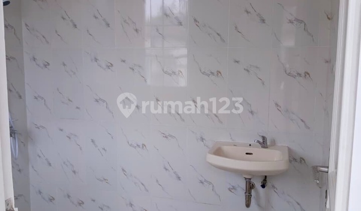 Rumah 2 Lantai Modern Siap Huni Di Kota Wisata  2