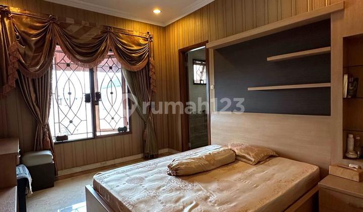Dijual Rumah Ada Kolam Renang di Fatmawati 2