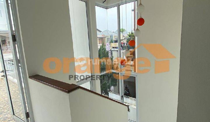 Rumah 2 Lantai Bagus Semi Furnished SHM di Kota Wisata 1