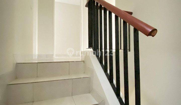 Rumah 2 Lantai Sudah Renovasi Unfurnished SHM di Legenda Wisata  2