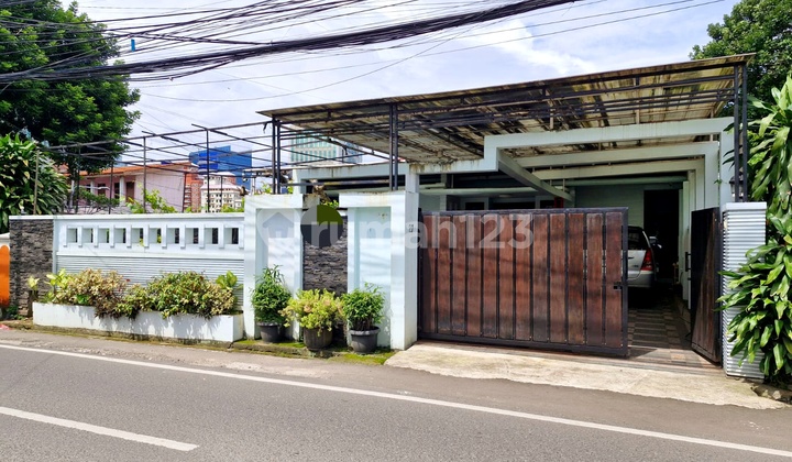 Rumah Mewah di Pinggir Jalan Kebagusan Jakarta Selatan Rumah Mewah di Pinggir Jalan Kebagusan Jakarta Selatan