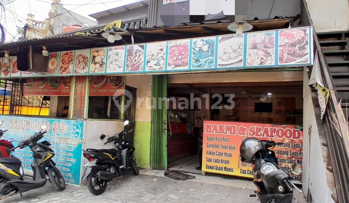 For Sale House + Business Premises On the Side of Petogogan Road 2