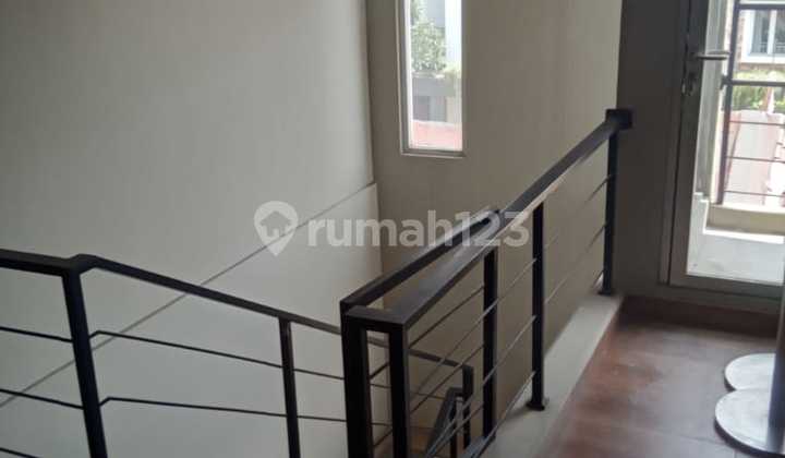 Dijual Rumah 3 Lantai di Raffless Hills Cibubur 2