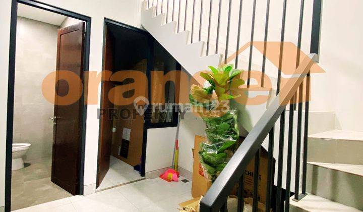 Rumah Modern 3 Lantai Dengan Lift Dekat Dengan Mall Dan Pintu Tol 2