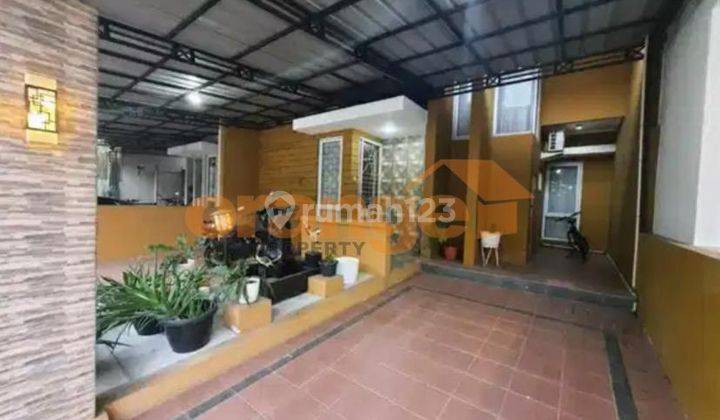 Rumah 2 Lantai Bagus Semi Furnished SHM di Kota Wisata 1