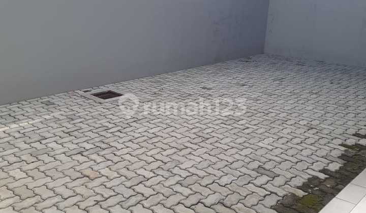 Rumah Mewah dengan Beckyard Luas Dekat Pintu Tol di Cibubur 2