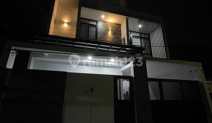 Dijual Cepat Rumah Baru dan Bagus 2½Lt Siap Huni bisa Take Over Bank Lokasi Strategis di Johar Baru 2