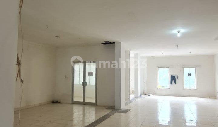 3-Story Newly Renovated Row House in Gading Serpong R2325