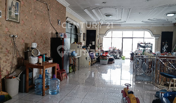 For Sale House on Main Road, Suitable for Shop or Boarding House Business 2