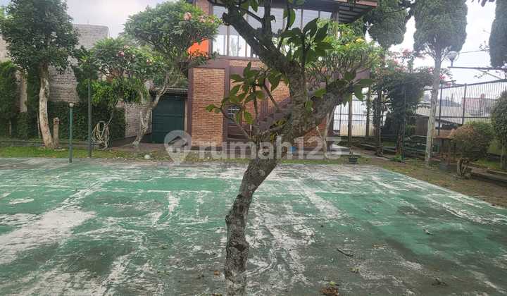 Strategic House / Villa on the Route to Lembang, Bandung