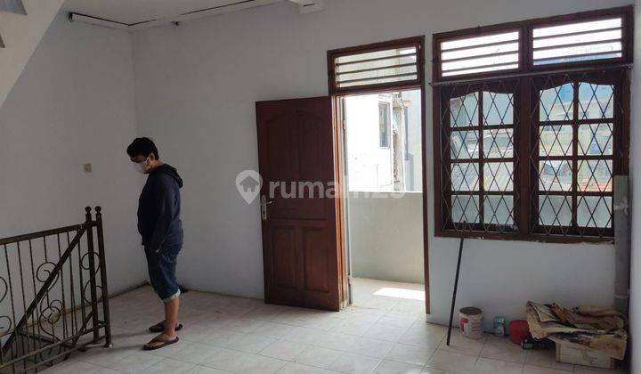 Dijual Bu Rumah Baru  4 Lt. Jl D, Karang Anyar.jakpus .   2